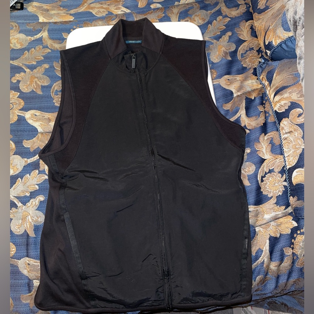 Perry Ellis means vest